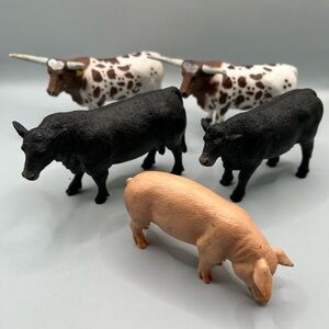 Farm Animal Figure Lot of 5 Black Angus Cow Pig Bull Texas Longhorn Plastic Toy